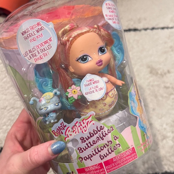 Bratz babyz Bubble Butterfliez Doll Cloe with Blue Wings - Picture 5 of 5